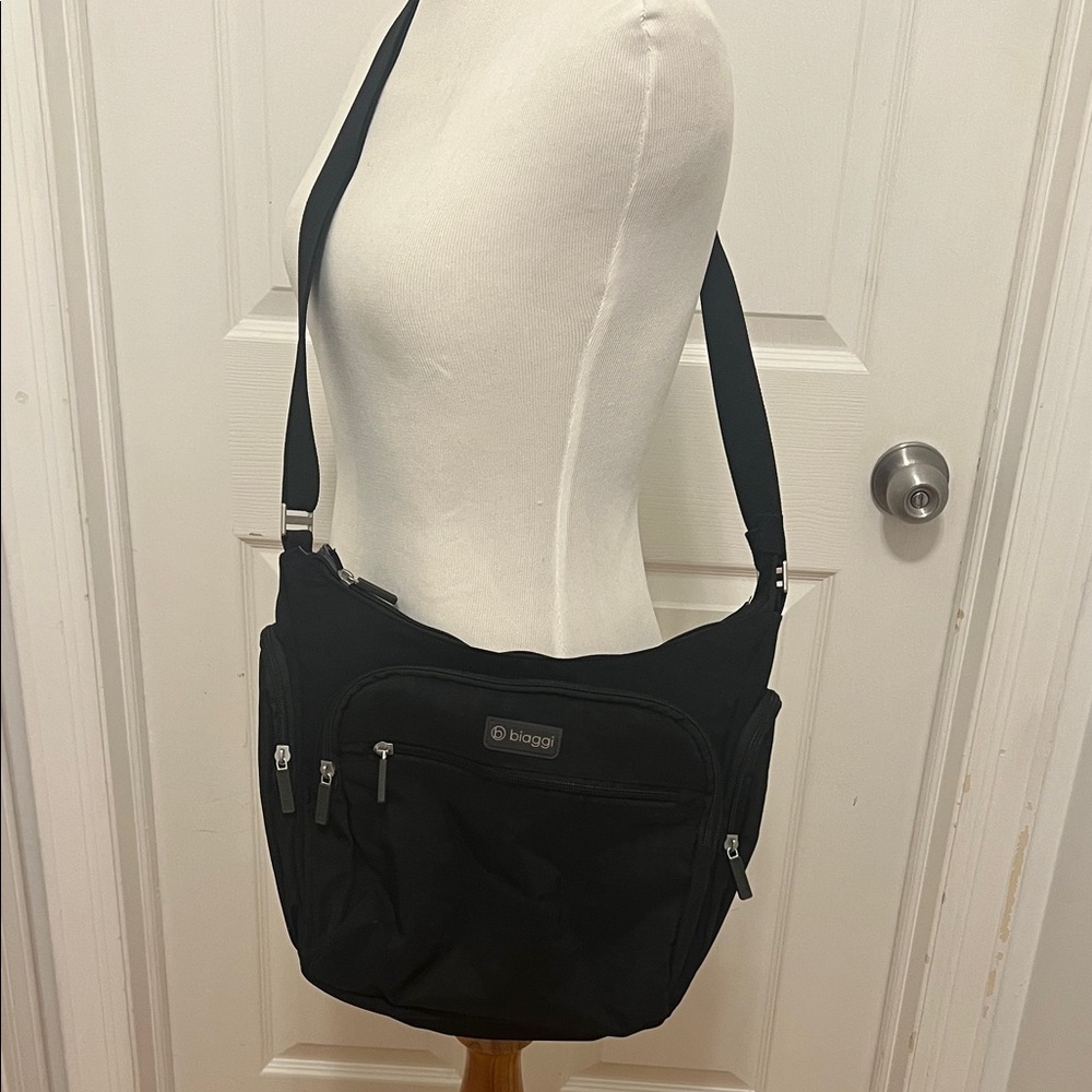 Biaggi On the Go Hobo and Zip Safe travel bag - Picture 4 of 11